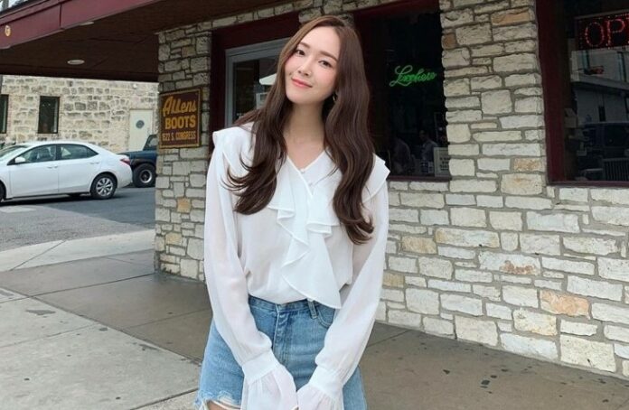 Ingin Tampil Seperti Cewek Korea? Tiru 6 Style Jaket Parka Berikut