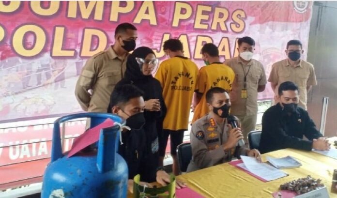 Polisi Ungkap Kasus Oplosan Tabung Gas LPJ Subsidi Beromzet 175 Juta Per Bulan