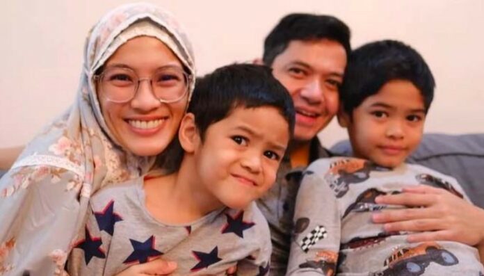 Dude Harlino Temani Anak Sahur Dengan Semangat di Hari Pertama Puasa