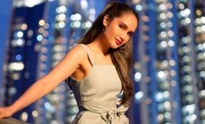 Pesan Cinta Laura di Hari Kartini, Perempuan Wajib Hebat dan Pantan Menyerah