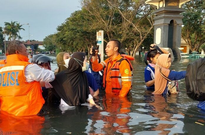 8.000 KK Terdampak Banjir Rob di Semarang, Sekarang Meluas ke Demak dan Pekalongan