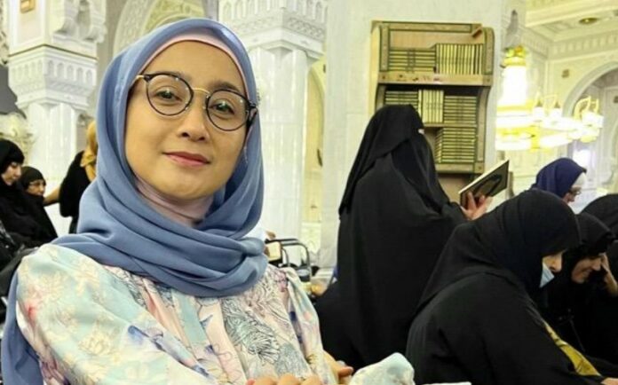 Dirumorkan Dekat dengan Nassar, Desy Ratnasari Mengulas Seputar Teman Hidup