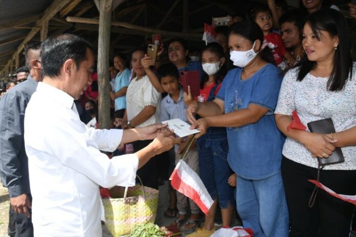 Presiden Jokowi Kunjungi Pasar Alasa, Sumata Utara Berikan Bantuan PKH