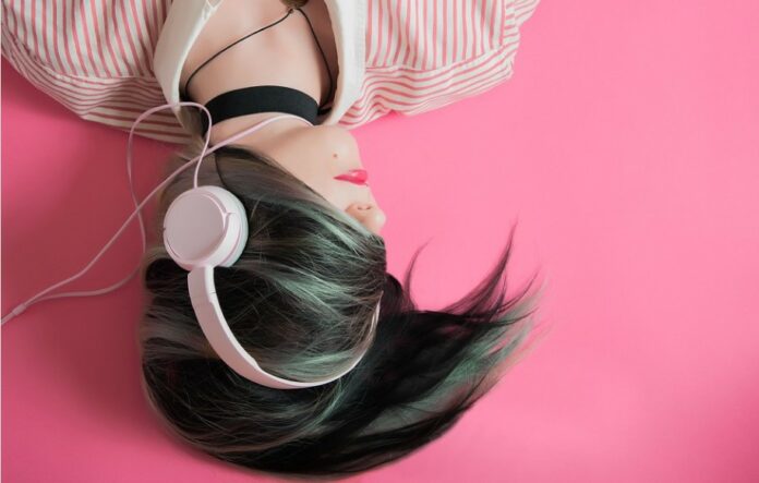 Sering Diabaikan, Ternyata Begini Cara Pakai Earphone yang Benar dan Aman Bagi Telinga