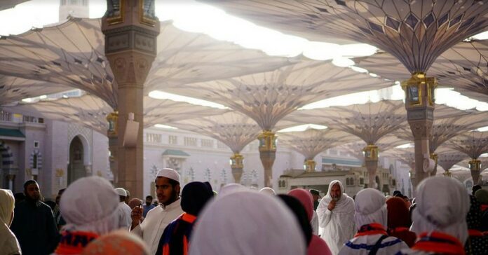 Arab Saudi Beri Izin Ibadah Umroh Cukup Pakai Visa Turis Saja, Simak Info Berikut Ini