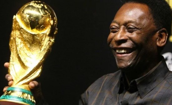 Legenda Sepak Bola Brasil, Pele Meninggal Dunia Di Usia 82 Tahun ...