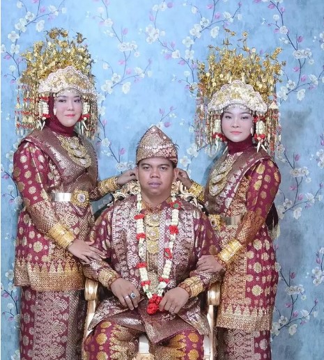 Viral! Pria ini NIkahi 2 Wanita Sekaligus, Ada yang Umur 17 Tahun