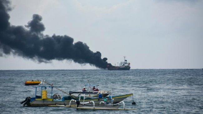 Kapal Pengangkut Pertalite Terbakar, Pertamina Jamin Stok BBM Di Bali ...