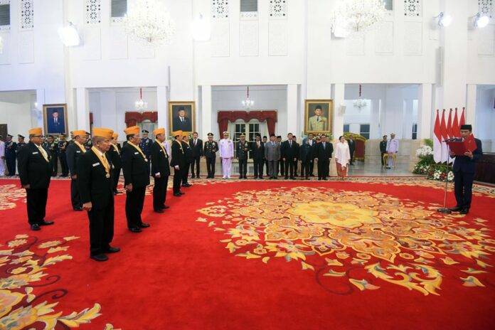 Jokowi Lantik DPP dan Wantimpus Legiun Veteran RI