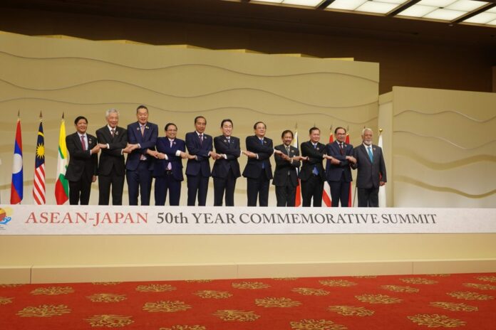 Presiden Jokowi Hadiri KTT Perayaan 50 Tahun ASEAN-Jepang