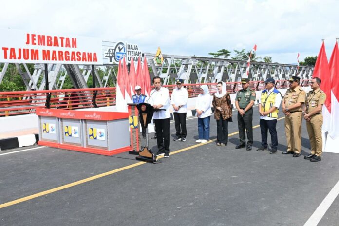 Jokowi Resmikan Tiga Jembatan di Jawa Tengah
