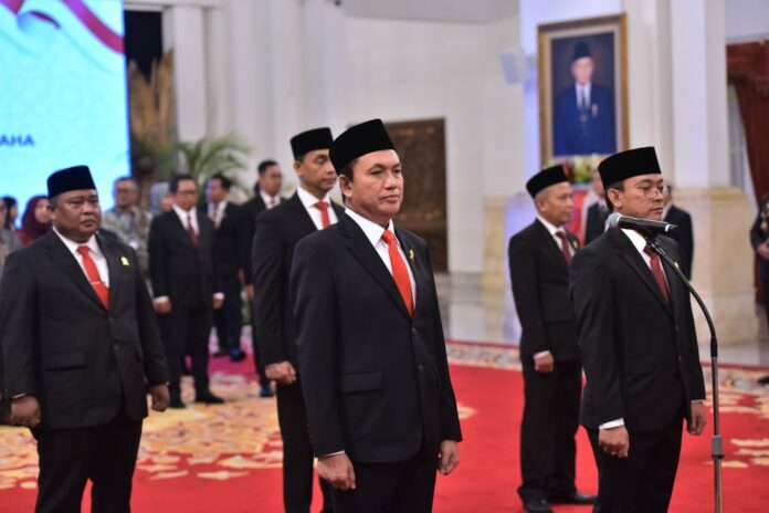 Presiden Jokowi Lantik Sembilan Anggota KPPU