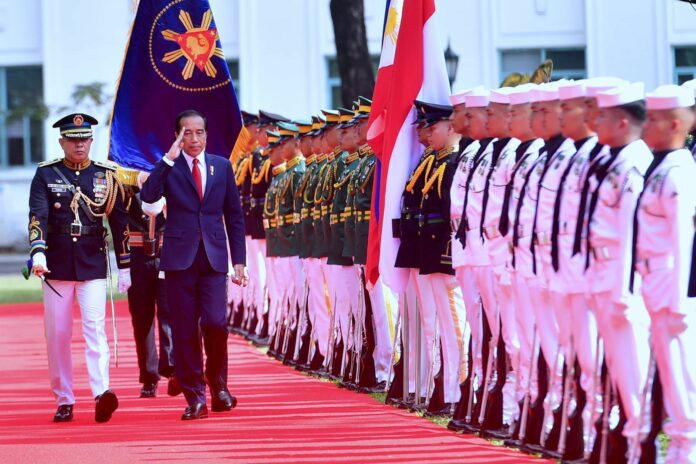 Tiba di Istana MalacaÃ±ang, Presiden Jokowi Disambut Upacara Resmi