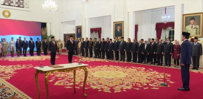 Jokowi Lantik Hadi Tjahjanto Jadi Menko Polhukam dan AHY Jadi Menteri ATR