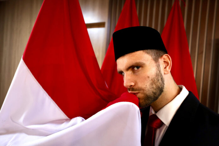 Maarten Paes Resmi WNI